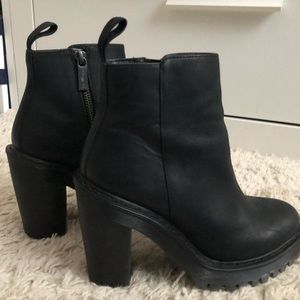 Magdalena Heeled Dr. Martens